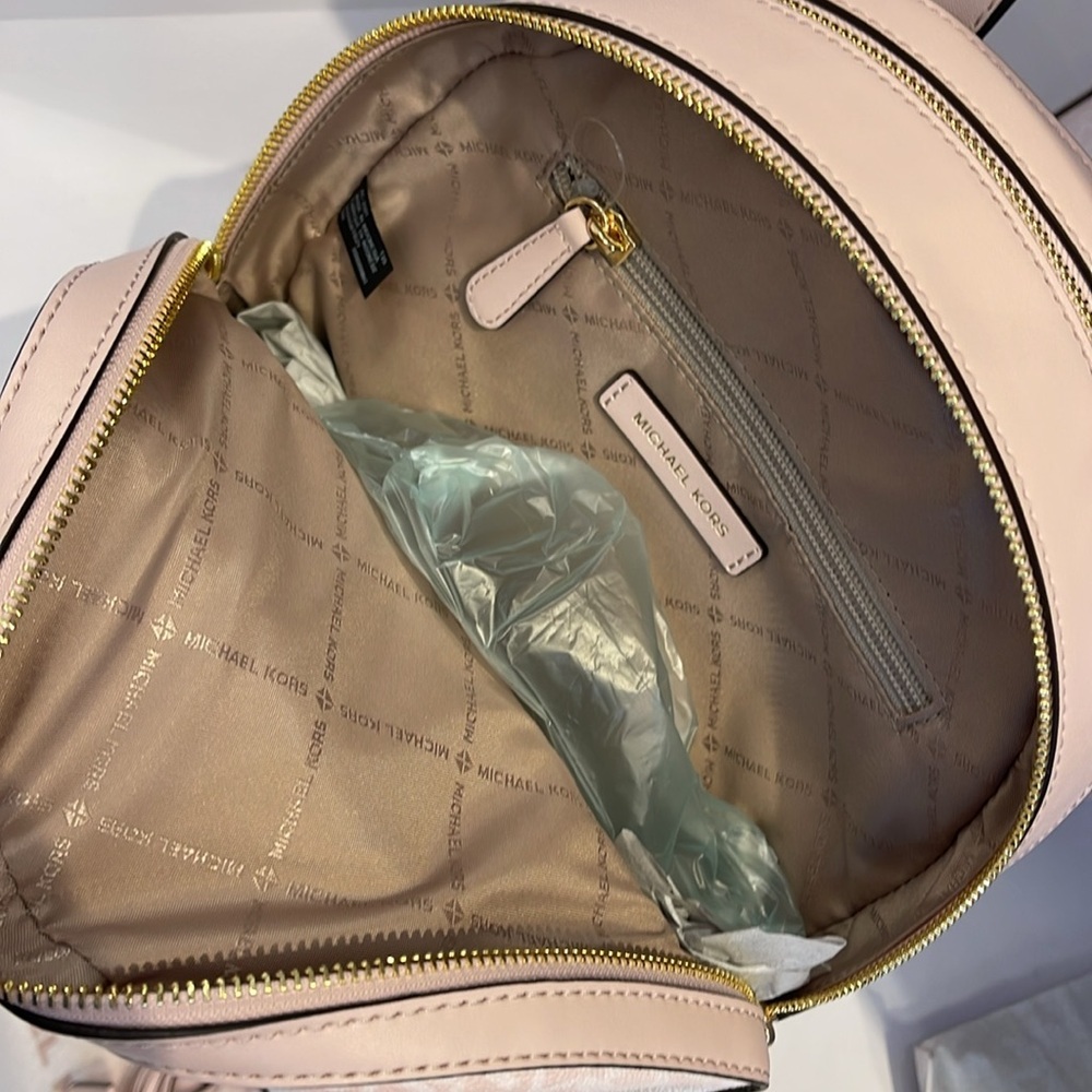 MICHAEL KORS Jaycee Medium Ombré Signature Logo Backpack
Powder Blush
NWT - Picture 10 of 15